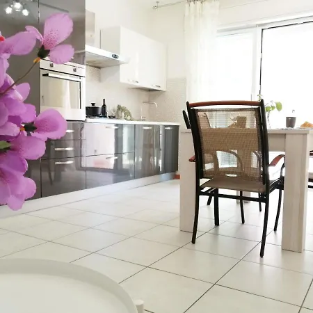 Holihome_c&c Sunrise House Apartament *